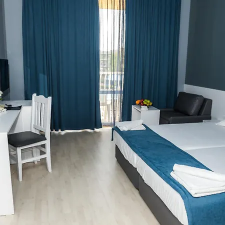 Хотел Sun Palace *