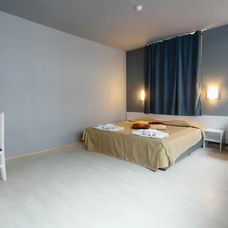 מלון Sun Palace *