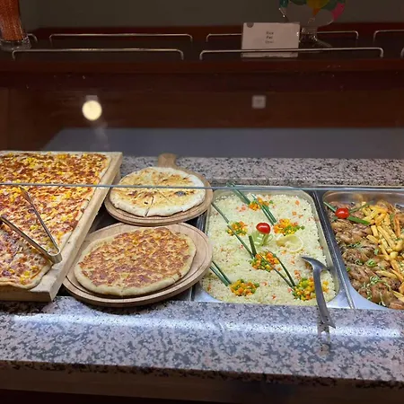 מלון Sun Palace *