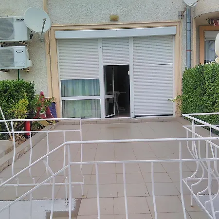 Хотел Sun Palace *